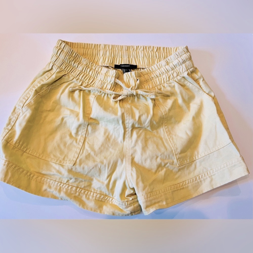 Forever 21 khaki drawstring shorts, yellow. Size Medium